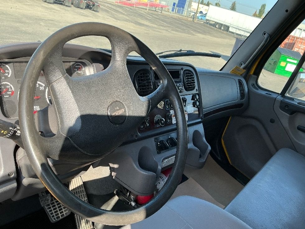 Medium Duty Box Truck-Light and Medium Duty Trucks-Freightliner-2019-M2-Calgary-AB-275,865\n\t\tkm-$ 64,500 - Image 17