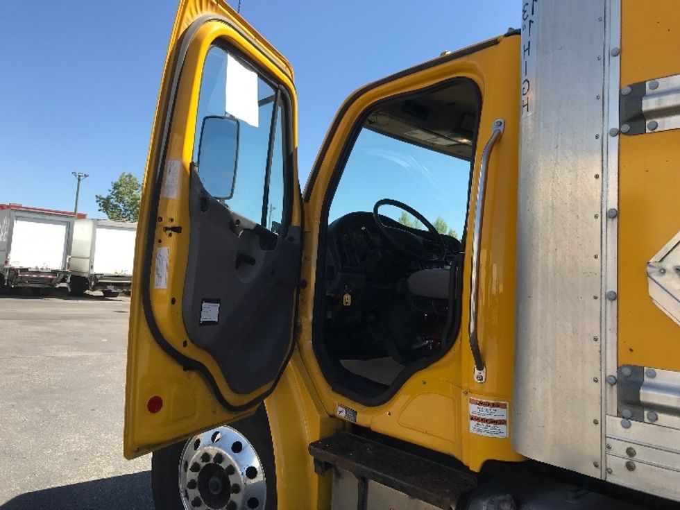 Medium Duty Box Truck-Light and Medium Duty Trucks-Freightliner-2019-M2-Calgary-AB-281,279\n\t\tkm-$ 61,250 - Image 16