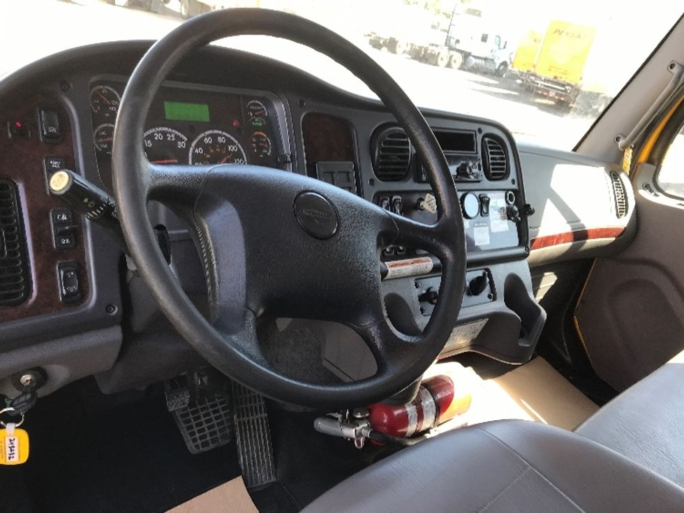 Medium Duty Box Truck-Light and Medium Duty Trucks-Freightliner-2019-M2-Calgary-AB-281,279\n\t\tkm-$ 61,250 - Image 17