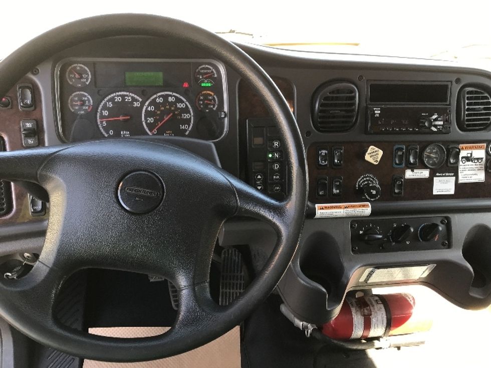 Medium Duty Box Truck-Light and Medium Duty Trucks-Freightliner-2019-M2-Calgary-AB-281,279\n\t\tkm-$ 61,250 - Image 18