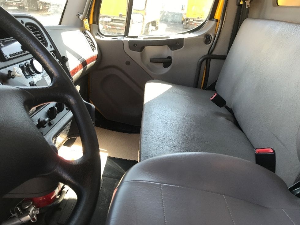 Medium Duty Box Truck-Light and Medium Duty Trucks-Freightliner-2019-M2-Calgary-AB-281,279\n\t\tkm-$ 61,250 - Image 19