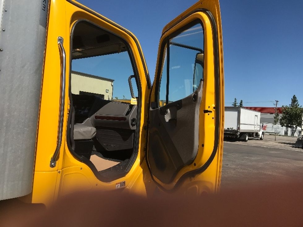 Medium Duty Box Truck-Light and Medium Duty Trucks-Freightliner-2019-M2-Calgary-AB-281,279\n\t\tkm-$ 61,250 - Image 20