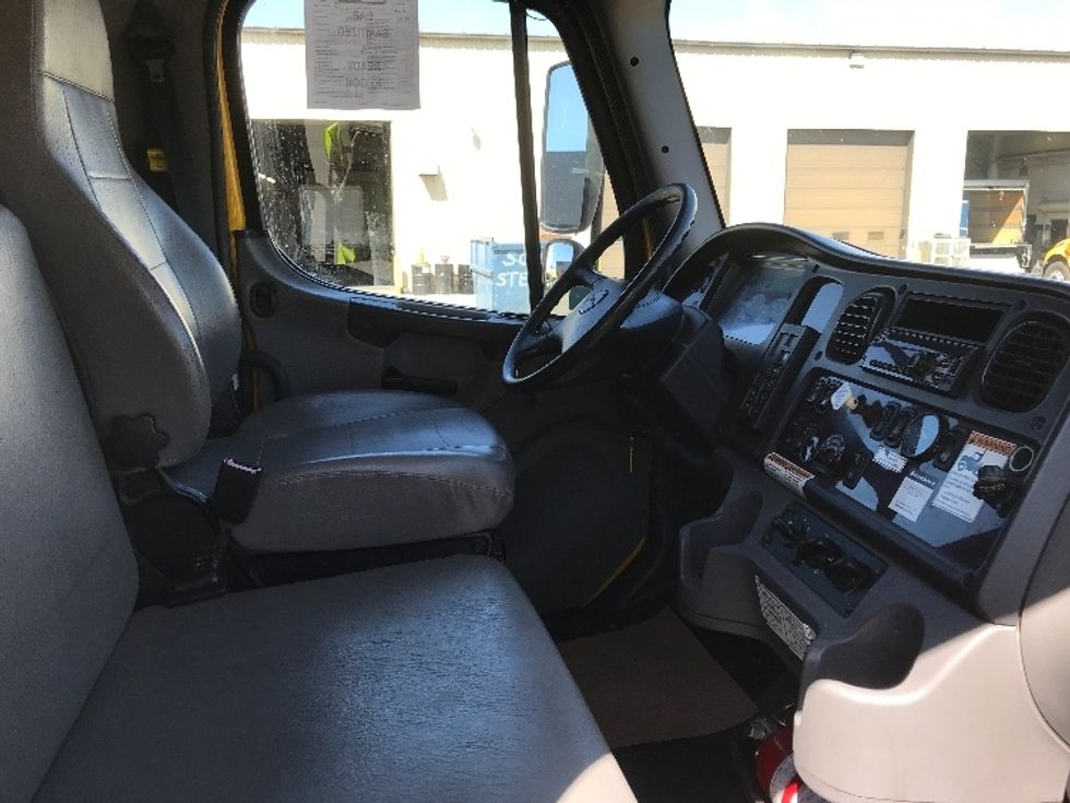 Medium Duty Box Truck-Light and Medium Duty Trucks-Freightliner-2019-M2-Calgary-AB-281,279\n\t\tkm-$ 61,250 - Image 22