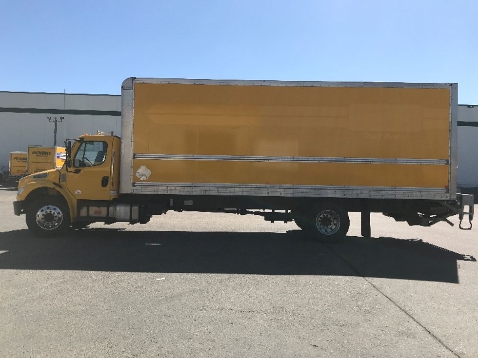 Medium Duty Box Truck-Light and Medium Duty Trucks-Freightliner-2019-M2-Calgary-AB-281,279\n\t\tkm-$ 61,250 - Image 4