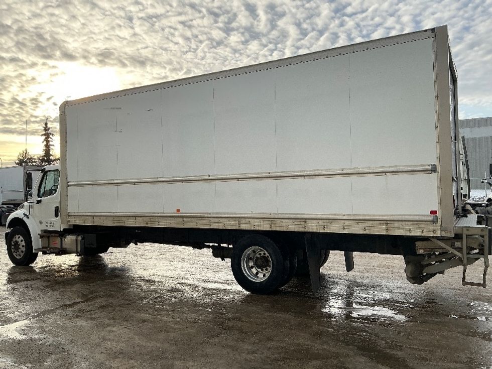 Medium Duty Box Truck-Light and Medium Duty Trucks-Freightliner-2019-M2-Calgary-AB-315,225\n\t\tkm-$ 60,250 - Image 6