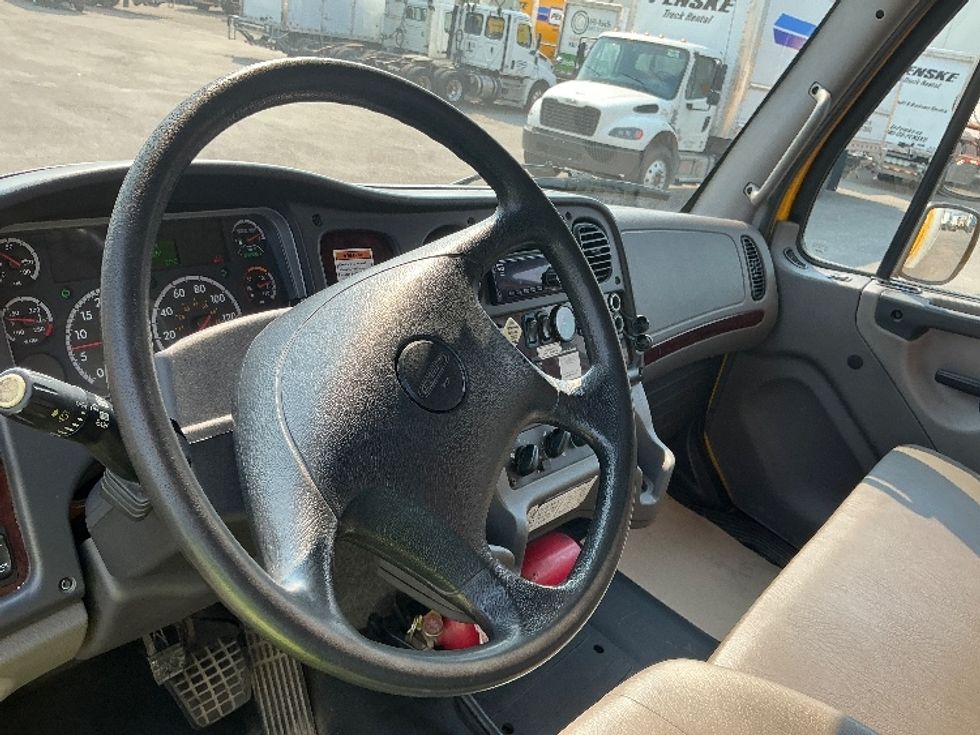 Medium Duty Box Truck-Light and Medium Duty Trucks-Freightliner-2019-M2-Calgary-AB-320,111\n\t\tkm-$ 55,250 - Image 17