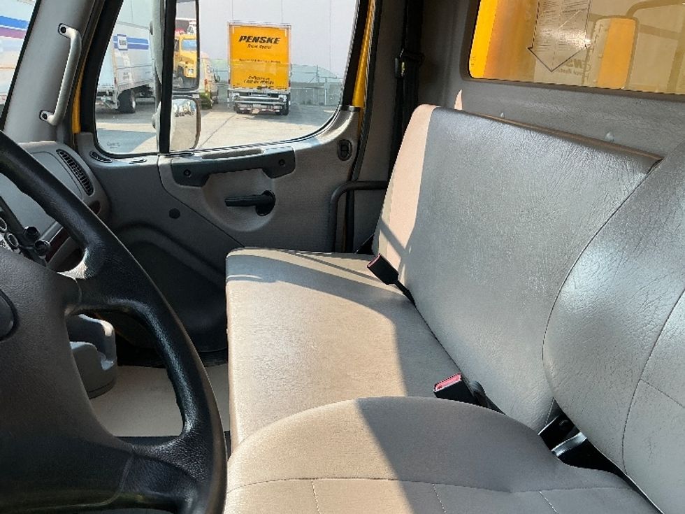 Medium Duty Box Truck-Light and Medium Duty Trucks-Freightliner-2019-M2-Calgary-AB-320,111\n\t\tkm-$ 55,250 - Image 19