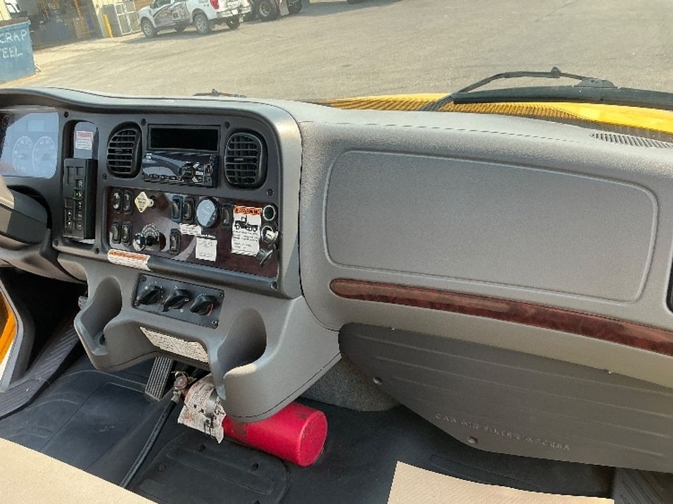 Medium Duty Box Truck-Light and Medium Duty Trucks-Freightliner-2019-M2-Calgary-AB-320,111\n\t\tkm-$ 55,250 - Image 21