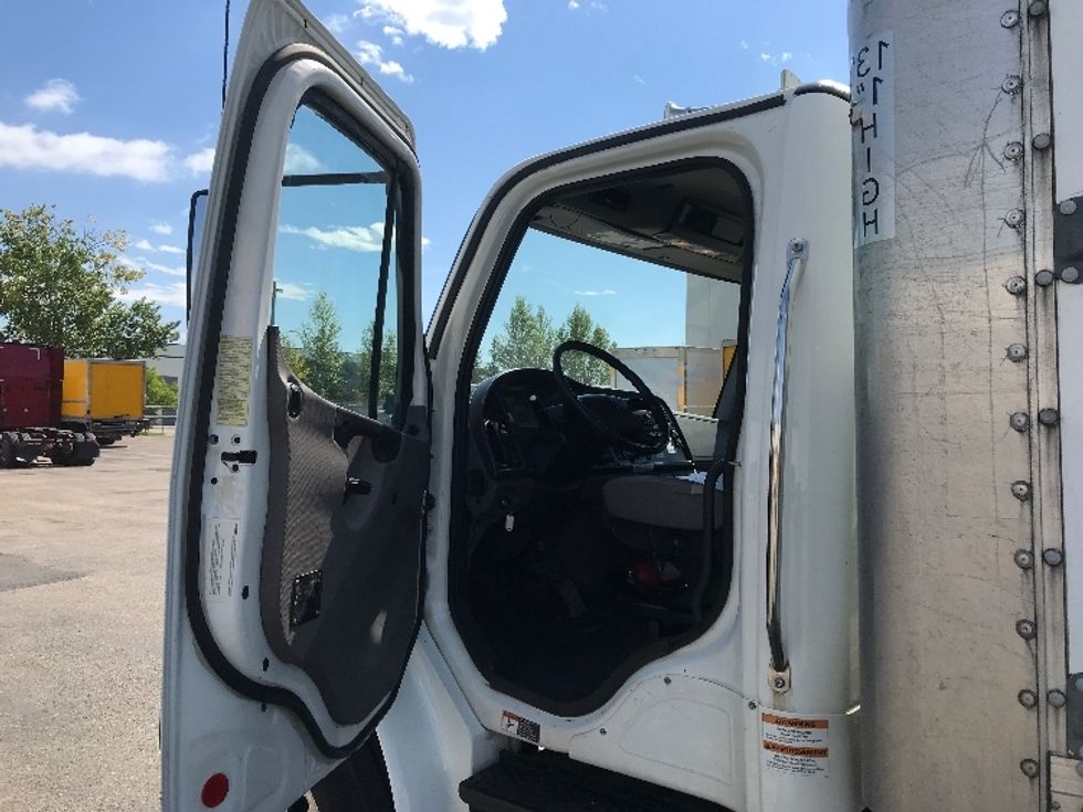 Medium Duty Box Truck-Light and Medium Duty Trucks-Freightliner-2019-M2-Calgary-AB-363,283\n\t\tkm-$ 55,250 - Image 16