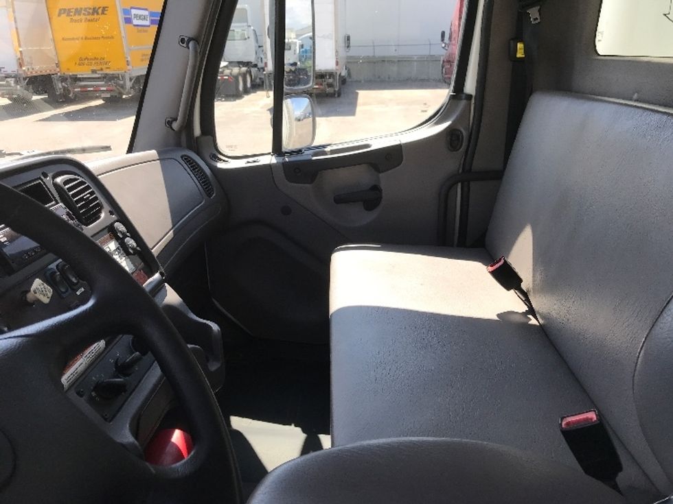 Medium Duty Box Truck-Light and Medium Duty Trucks-Freightliner-2019-M2-Calgary-AB-363,283\n\t\tkm-$ 55,250 - Image 17