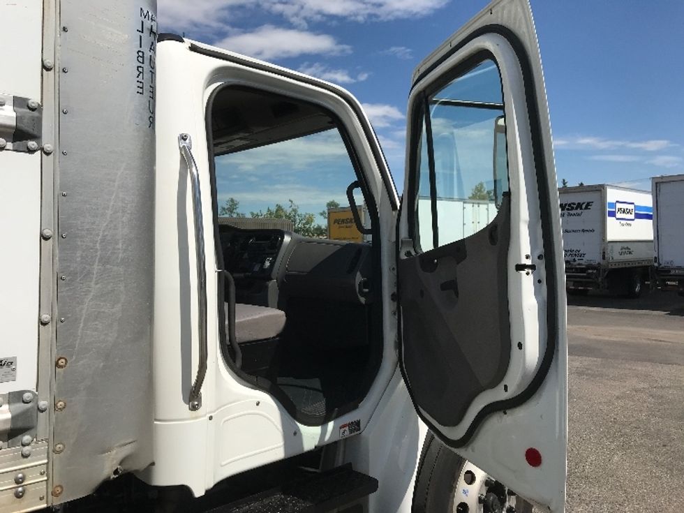 Medium Duty Box Truck-Light and Medium Duty Trucks-Freightliner-2019-M2-Calgary-AB-363,283\n\t\tkm-$ 55,250 - Image 18