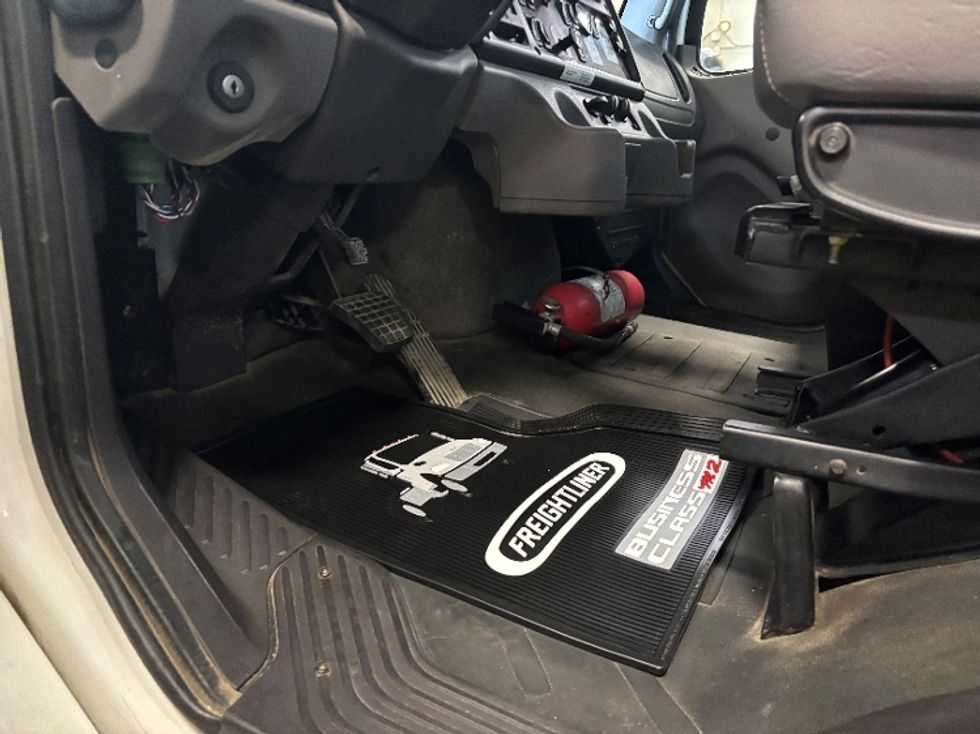 Medium Duty Box Truck-Light and Medium Duty Trucks-Freightliner-2019-M2-Calgary-AB-363,283\n\t\tkm-$ 55,250 - Image 22