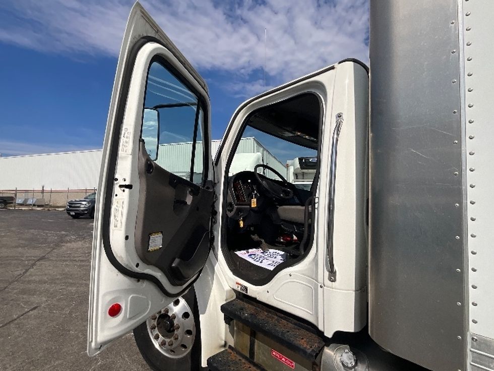 Medium Duty Box Truck-Light and Medium Duty Trucks-Freightliner-2019-M2-Cambridge-ON-278,150\n\t\tkm-$ 60,500 - Image 15