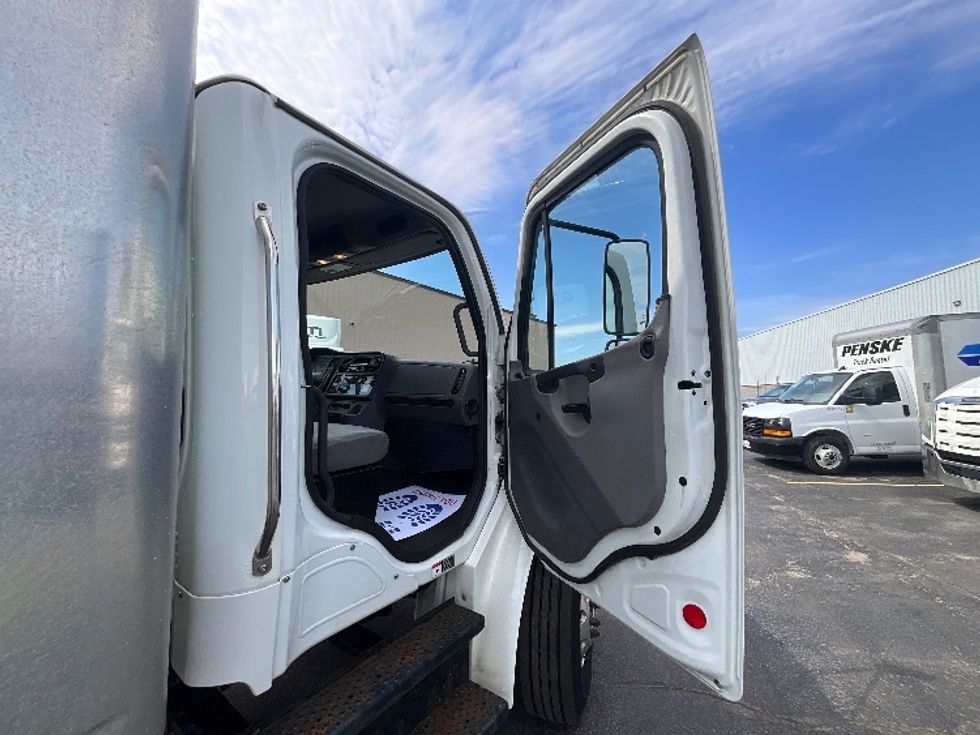 Medium Duty Box Truck-Light and Medium Duty Trucks-Freightliner-2019-M2-Cambridge-ON-278,150\n\t\tkm-$ 60,500 - Image 19