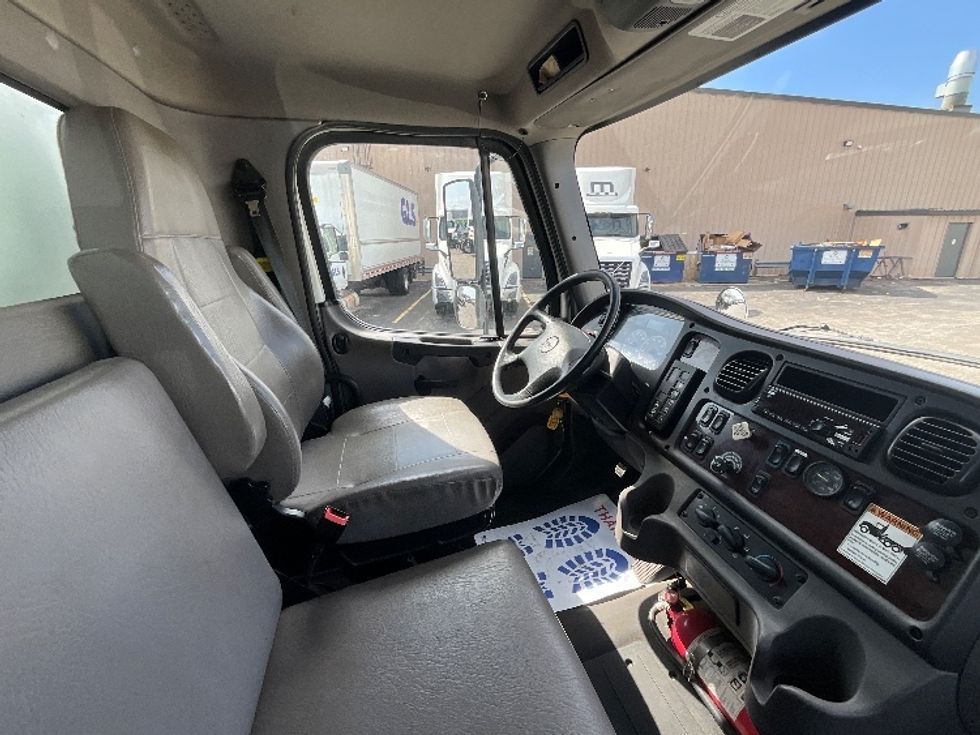 Medium Duty Box Truck-Light and Medium Duty Trucks-Freightliner-2019-M2-Cambridge-ON-278,150\n\t\tkm-$ 60,500 - Image 21