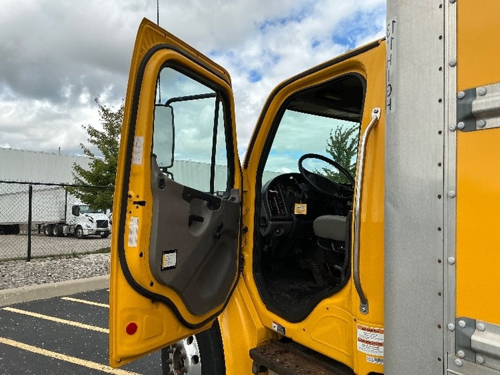 Medium Duty Box Truck-Light and Medium Duty Trucks-Freightliner-2019-M2-Cambridge-ON-322,981\n\t\tkm-$ 57,500 - Image 16