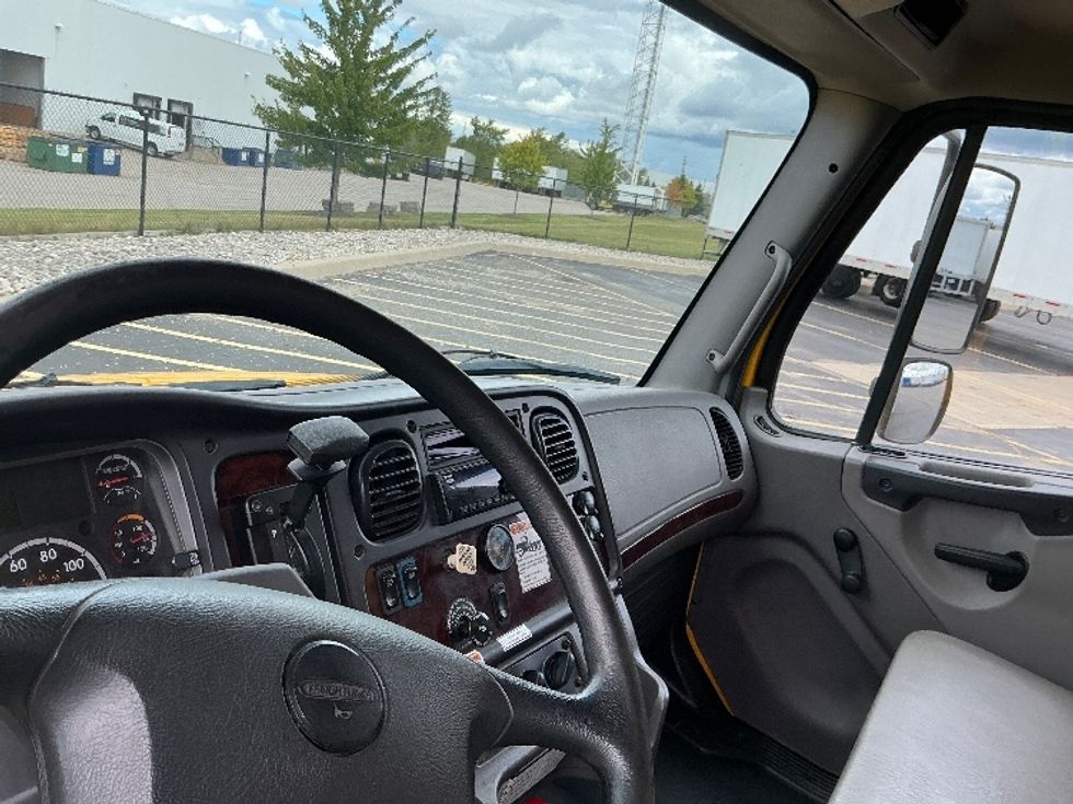 Medium Duty Box Truck-Light and Medium Duty Trucks-Freightliner-2019-M2-Cambridge-ON-322,981\n\t\tkm-$ 57,500 - Image 17