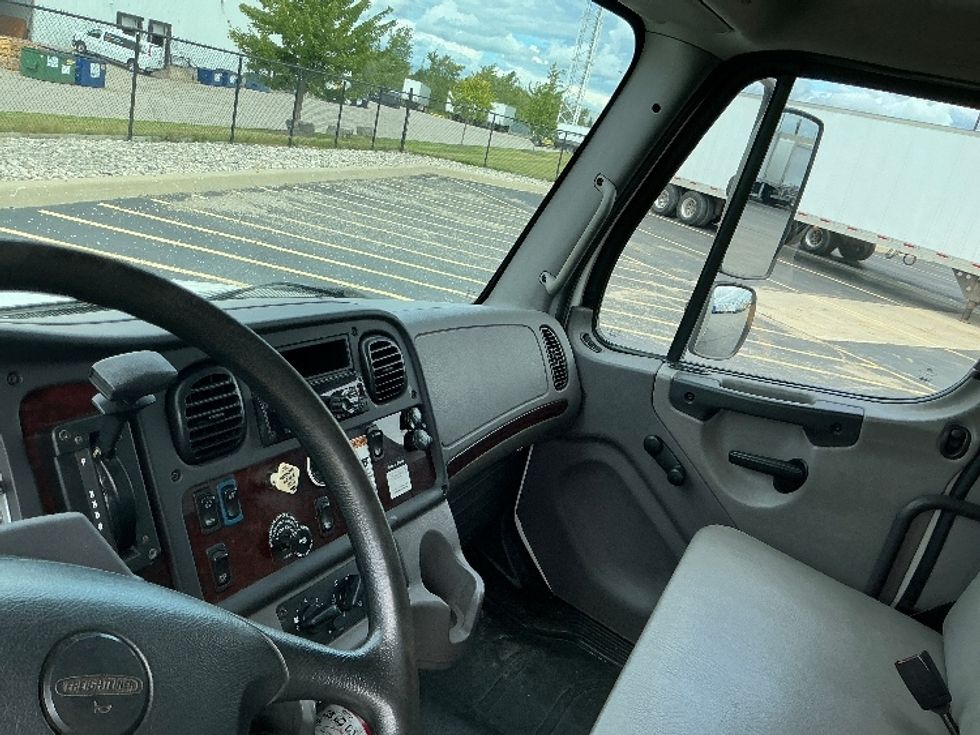 Medium Duty Box Truck-Light and Medium Duty Trucks-Freightliner-2019-M2-Cambridge-ON-353,091\n\t\tkm-$ 56,500 - Image 14