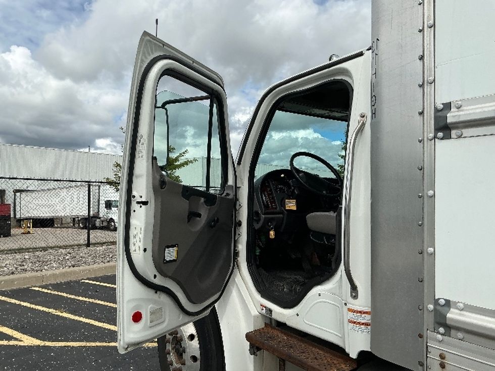 Medium Duty Box Truck-Light and Medium Duty Trucks-Freightliner-2019-M2-Cambridge-ON-353,091\n\t\tkm-$ 56,500 - Image 17