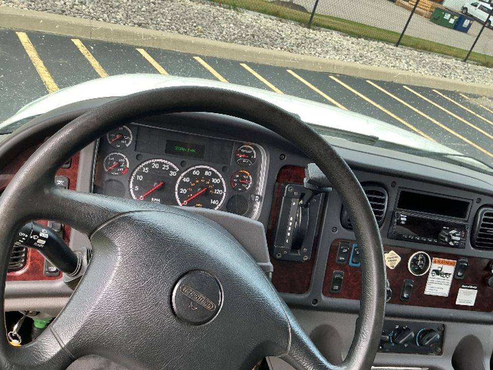 Medium Duty Box Truck-Light and Medium Duty Trucks-Freightliner-2019-M2-Cambridge-ON-353,091\n\t\tkm-$ 56,500 - Image 18