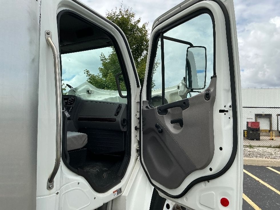 Medium Duty Box Truck-Light and Medium Duty Trucks-Freightliner-2019-M2-Cambridge-ON-353,091\n\t\tkm-$ 56,500 - Image 20