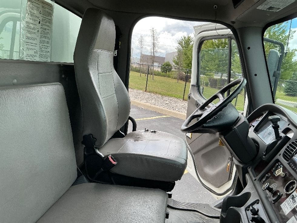 Medium Duty Box Truck-Light and Medium Duty Trucks-Freightliner-2019-M2-Cambridge-ON-353,091\n\t\tkm-$ 56,500 - Image 22