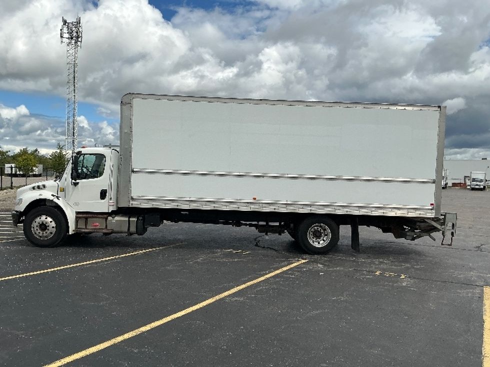 Medium Duty Box Truck-Light and Medium Duty Trucks-Freightliner-2019-M2-Cambridge-ON-353,091\n\t\tkm-$ 56,500 - Image 4
