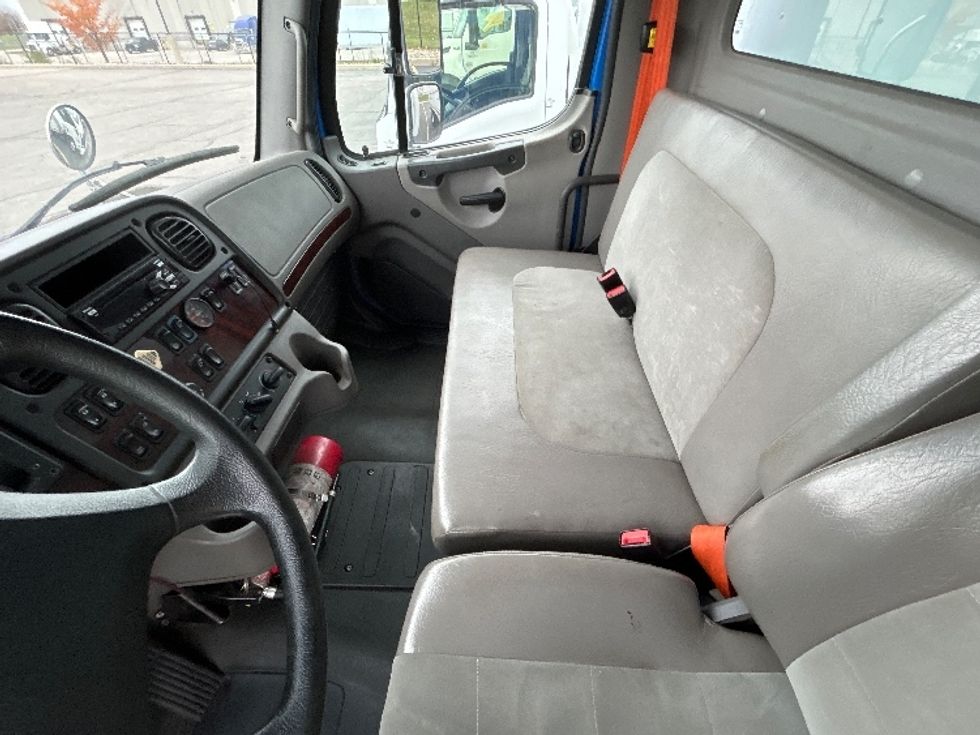 Medium Duty Box Truck-Light and Medium Duty Trucks-Freightliner-2019-M2-Cambridge-ON-371,729\n\t\tkm-$ 48,250 - Image 16