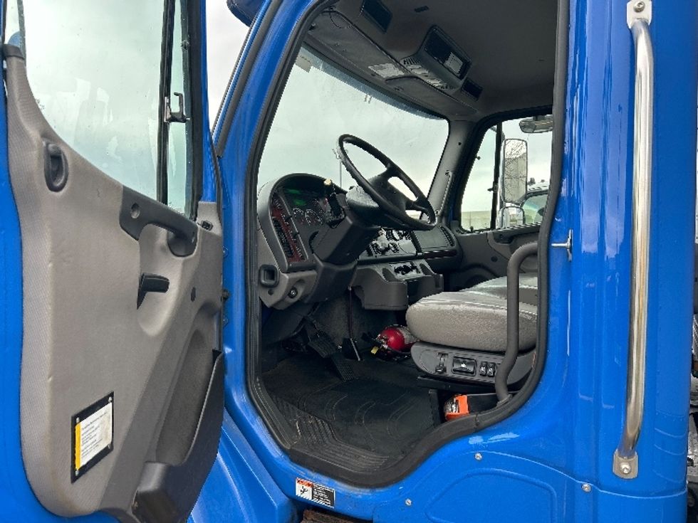 Medium Duty Box Truck-Light and Medium Duty Trucks-Freightliner-2019-M2-Cambridge-ON-371,729\n\t\tkm-$ 48,250 - Image 17