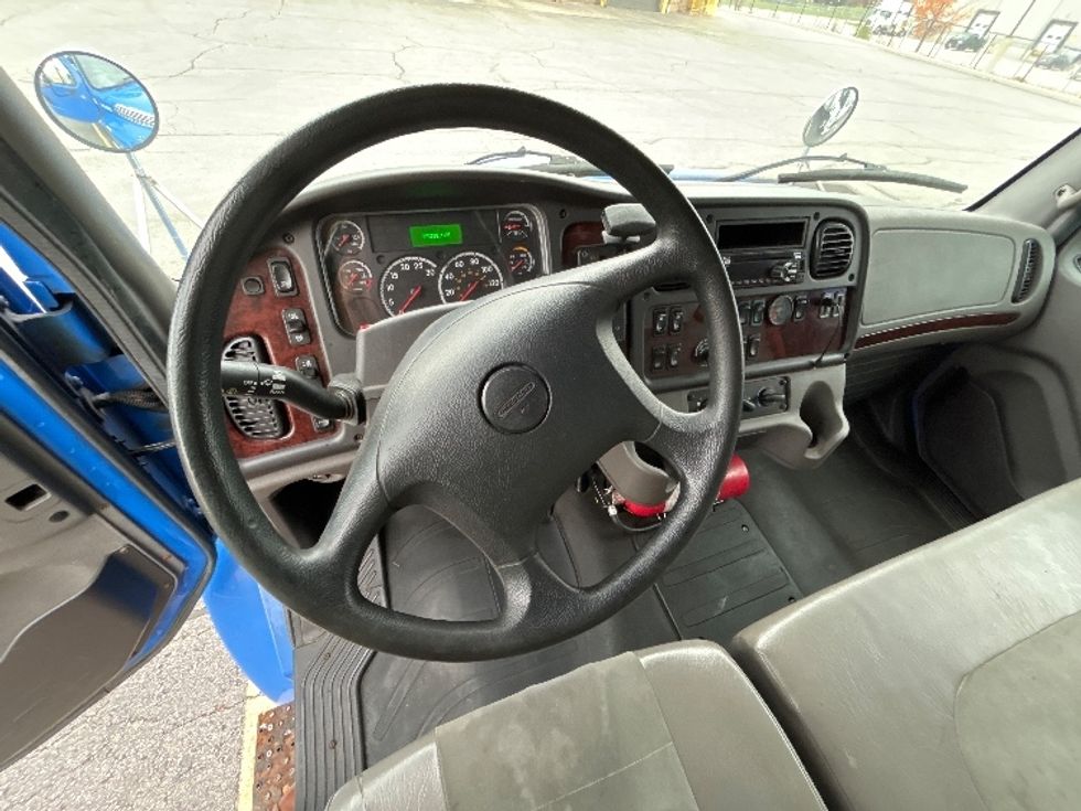 Medium Duty Box Truck-Light and Medium Duty Trucks-Freightliner-2019-M2-Cambridge-ON-371,729\n\t\tkm-$ 48,250 - Image 18