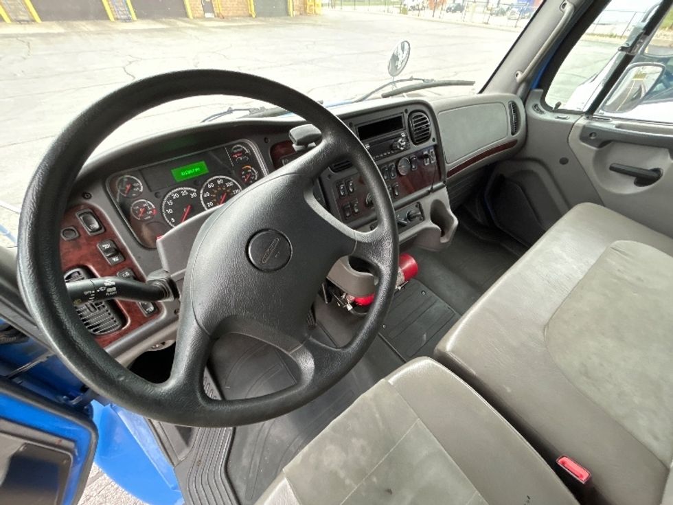 Medium Duty Box Truck-Light and Medium Duty Trucks-Freightliner-2019-M2-Cambridge-ON-371,729\n\t\tkm-$ 48,250 - Image 19