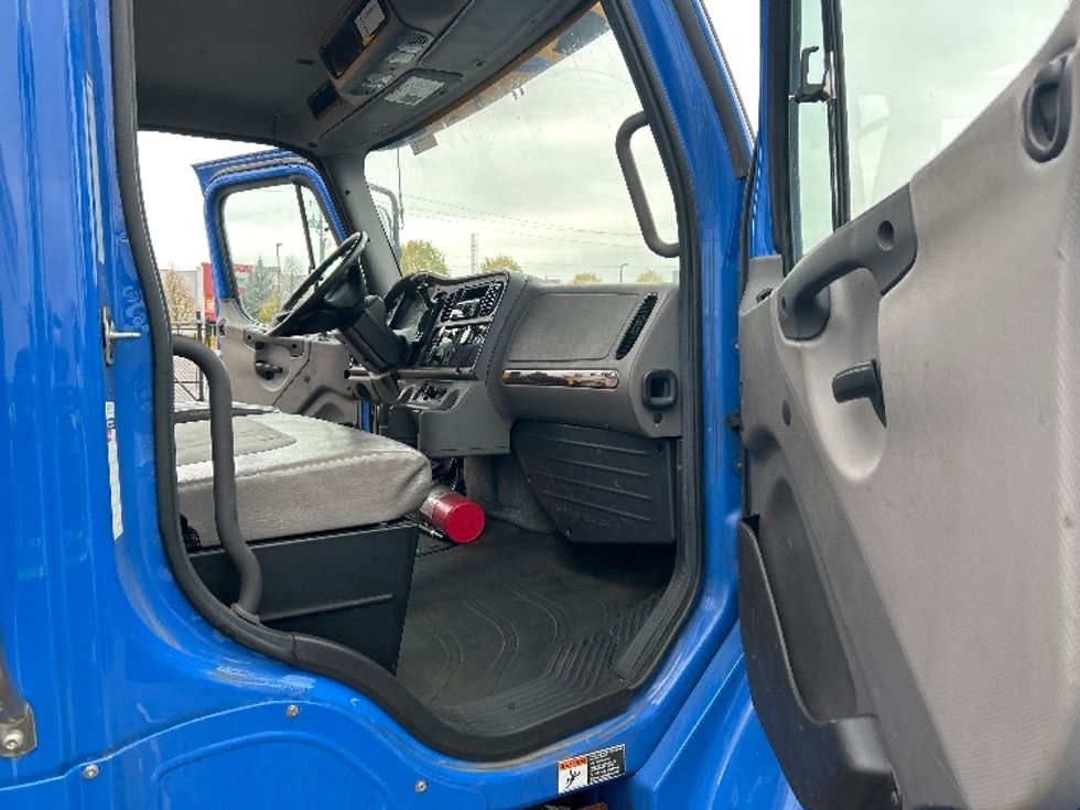 Medium Duty Box Truck-Light and Medium Duty Trucks-Freightliner-2019-M2-Cambridge-ON-371,729\n\t\tkm-$ 48,250 - Image 20