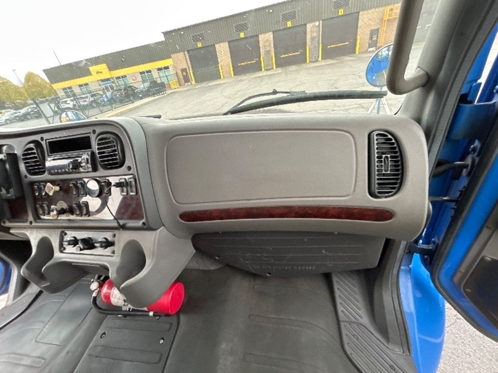 Medium Duty Box Truck-Light and Medium Duty Trucks-Freightliner-2019-M2-Cambridge-ON-371,729\n\t\tkm-$ 48,250 - Image 21