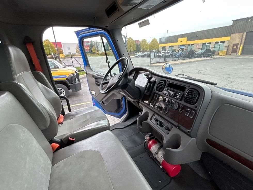 Medium Duty Box Truck-Light and Medium Duty Trucks-Freightliner-2019-M2-Cambridge-ON-371,729\n\t\tkm-$ 48,250 - Image 22