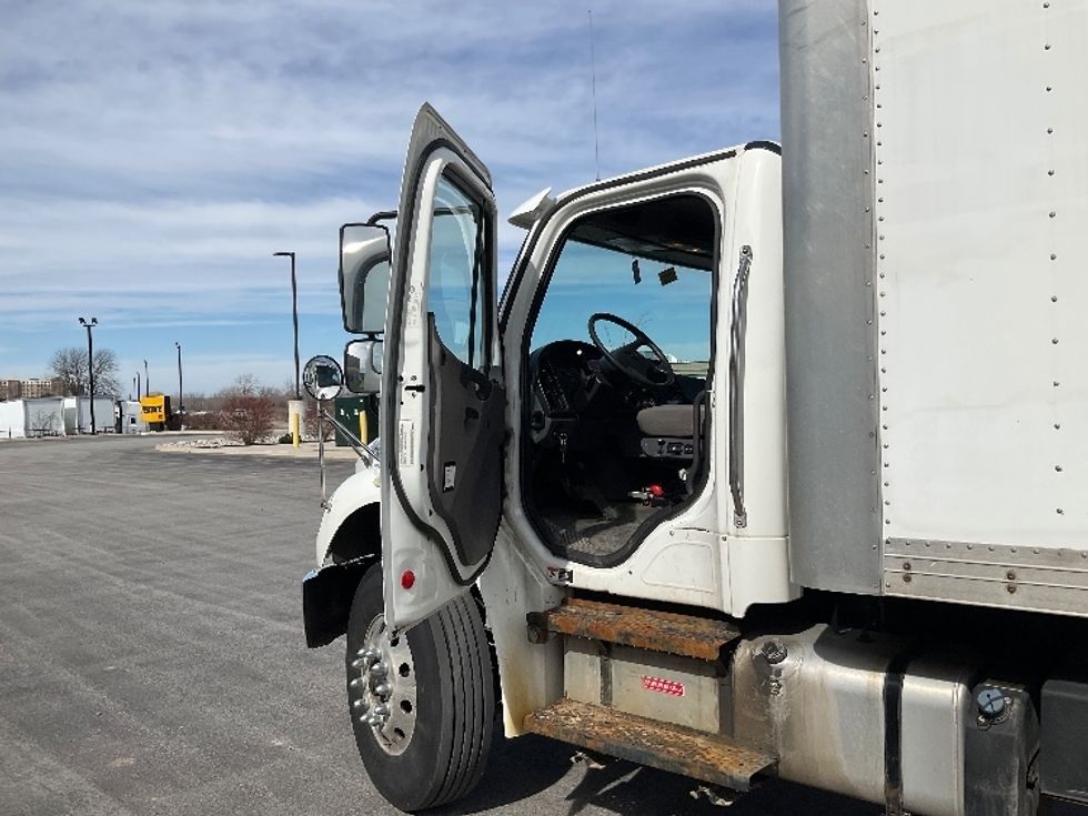 Medium Duty Box Truck-Light and Medium Duty Trucks-Freightliner-2019-M2-Cambridge-ON-422,732\n\t\tkm-$ 37,750 - Image 16
