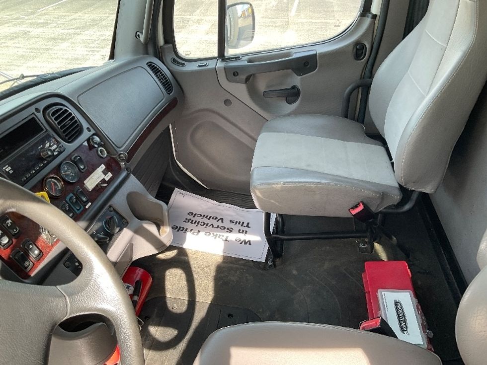 Medium Duty Box Truck-Light and Medium Duty Trucks-Freightliner-2019-M2-Cambridge-ON-422,732\n\t\tkm-$ 37,750 - Image 19