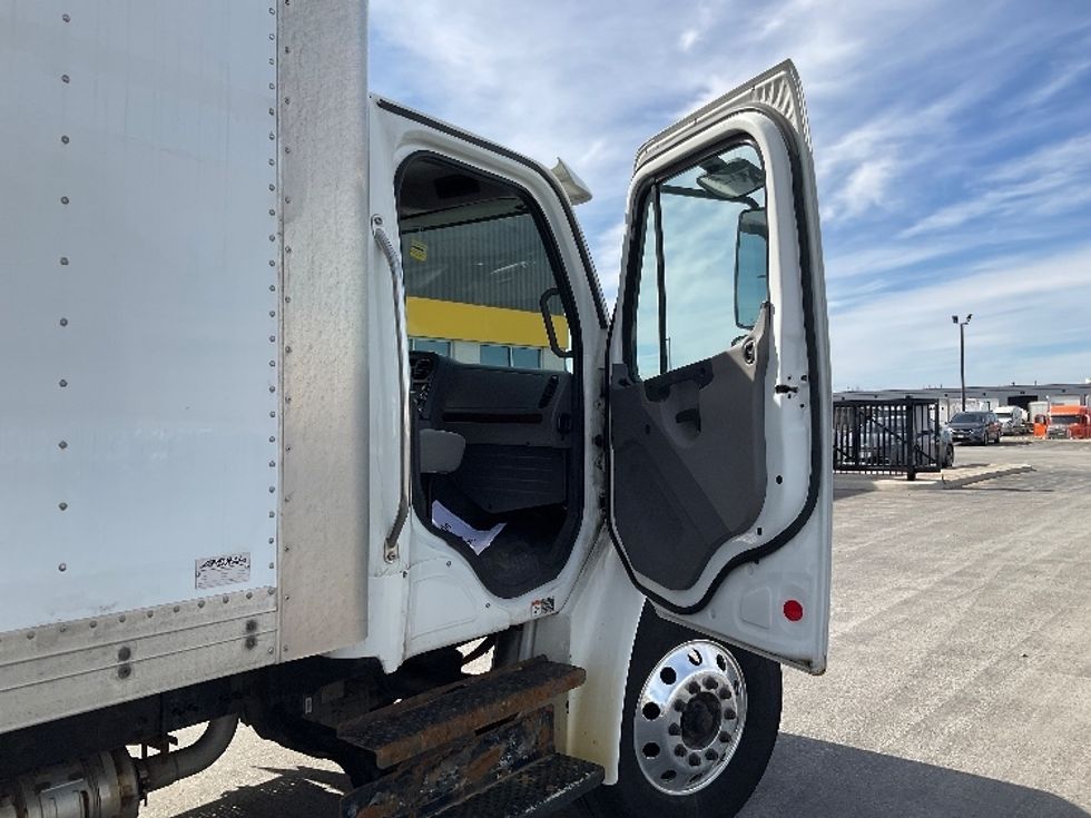 Medium Duty Box Truck-Light and Medium Duty Trucks-Freightliner-2019-M2-Cambridge-ON-422,732\n\t\tkm-$ 37,750 - Image 20