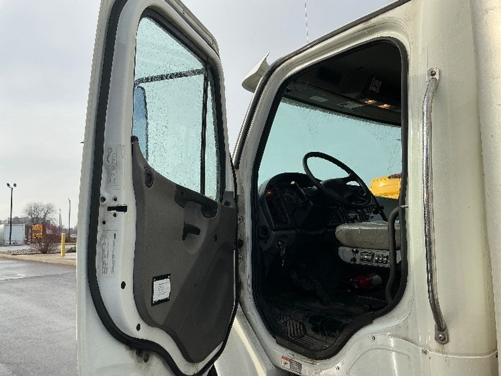 Medium Duty Box Truck-Light and Medium Duty Trucks-Freightliner-2019-M2-Cambridge-ON-443,645\n\t\tkm-$ 35,250 - Image 16