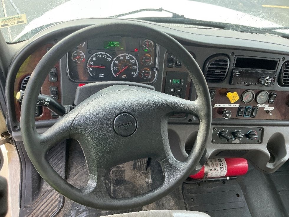 Medium Duty Box Truck-Light and Medium Duty Trucks-Freightliner-2019-M2-Cambridge-ON-443,645\n\t\tkm-$ 35,250 - Image 18