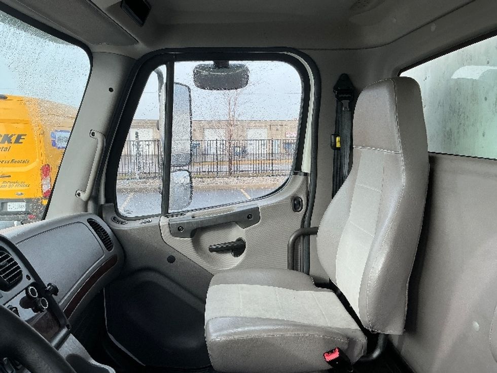 Medium Duty Box Truck-Light and Medium Duty Trucks-Freightliner-2019-M2-Cambridge-ON-443,645\n\t\tkm-$ 35,250 - Image 19