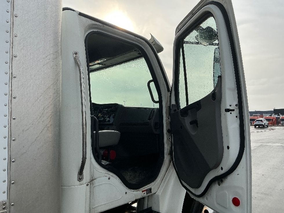 Medium Duty Box Truck-Light and Medium Duty Trucks-Freightliner-2019-M2-Cambridge-ON-443,645\n\t\tkm-$ 35,250 - Image 20