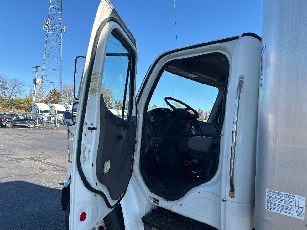 Medium Duty Box Truck-Light and Medium Duty Trucks-Freightliner-2019-M2-Canton-OH-186,124\n\t\tmiles-$ 36,000 - Image 16