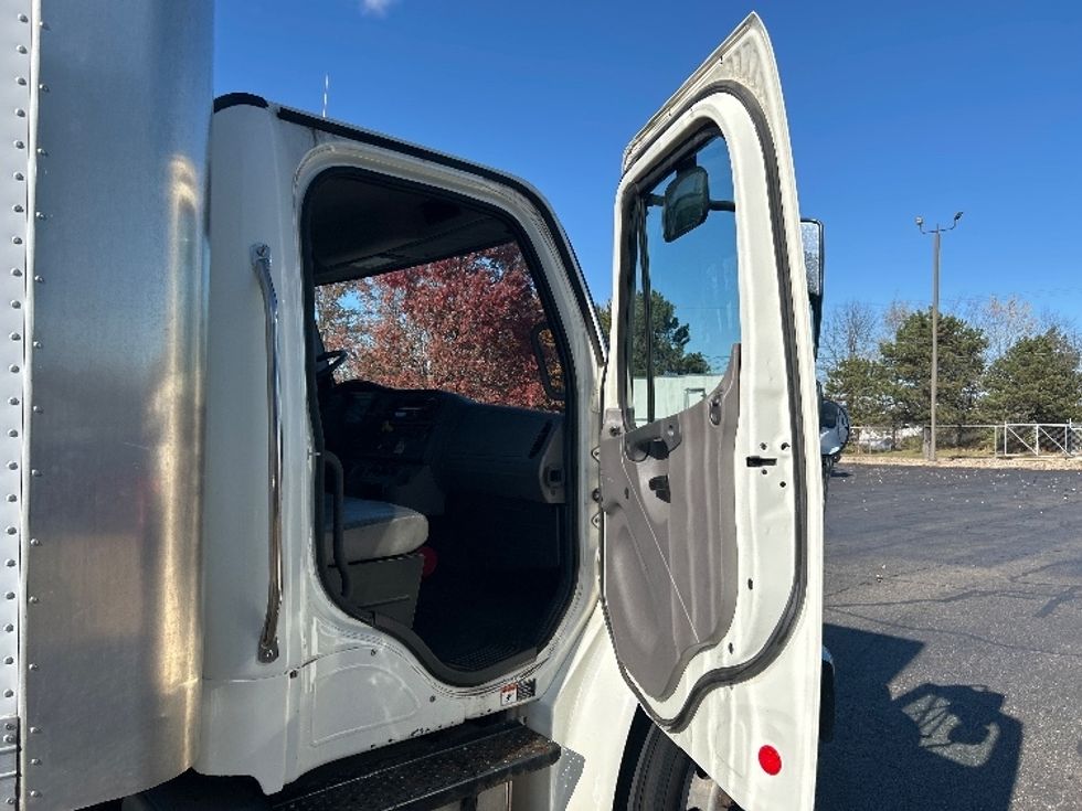 Medium Duty Box Truck-Light and Medium Duty Trucks-Freightliner-2019-M2-Canton-OH-186,124\n\t\tmiles-$ 36,000 - Image 20