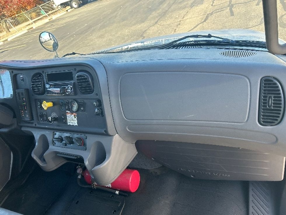 Medium Duty Box Truck-Light and Medium Duty Trucks-Freightliner-2019-M2-Canton-OH-186,124\n\t\tmiles-$ 36,000 - Image 21