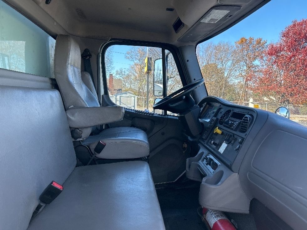 Medium Duty Box Truck-Light and Medium Duty Trucks-Freightliner-2019-M2-Canton-OH-186,124\n\t\tmiles-$ 36,000 - Image 22