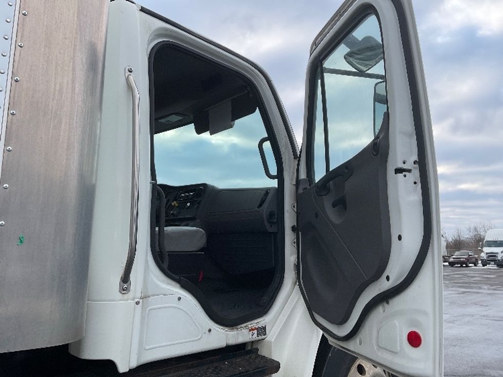 Medium Duty Box Truck-Light and Medium Duty Trucks-Freightliner-2019-M2-Canton-OH-246,402\n\t\tmiles-$ 28,000 - Image 20