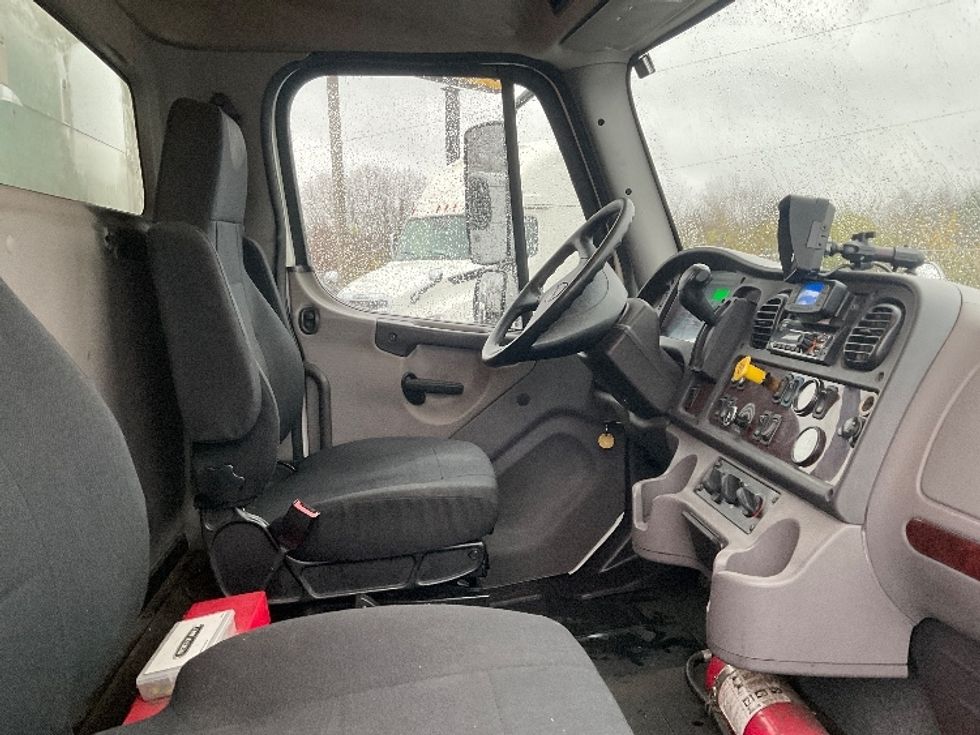 Medium Duty Box Truck-Light and Medium Duty Trucks-Freightliner-2019-M2-Canton-OH-338,192\n\t\tmiles-$ 21,250 - Image 22
