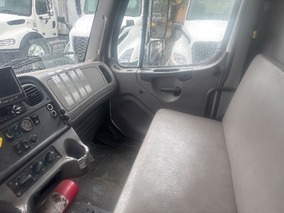 Medium Duty Box Truck-Light and Medium Duty Trucks-Freightliner-2019-M2-Capitol Heights-MD-128,242\n\t\tmiles-$ 58,000 - Image 19