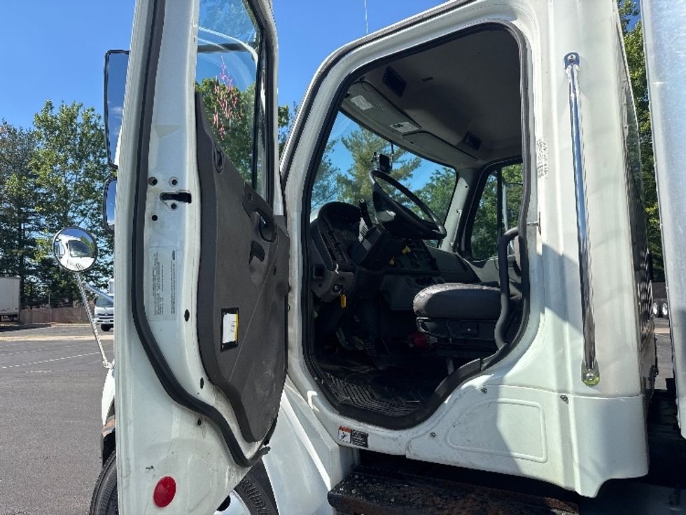Medium Duty Box Truck-Light and Medium Duty Trucks-Freightliner-2019-M2-Capitol Heights-MD-132,733\n\t\tmiles-$ 55,750 - Image 16
