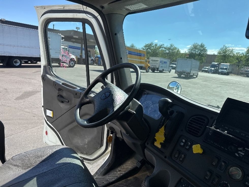 Medium Duty Box Truck-Light and Medium Duty Trucks-Freightliner-2019-M2-Capitol Heights-MD-132,733\n\t\tmiles-$ 55,750 - Image 22